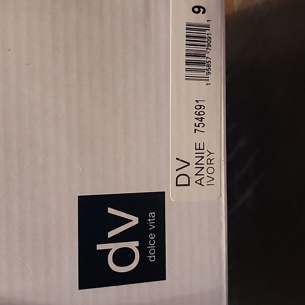 Dolce Vita DV White Slide Sandals W/ Silver Buckle NIB Women's 9 - Picture 7 of 7